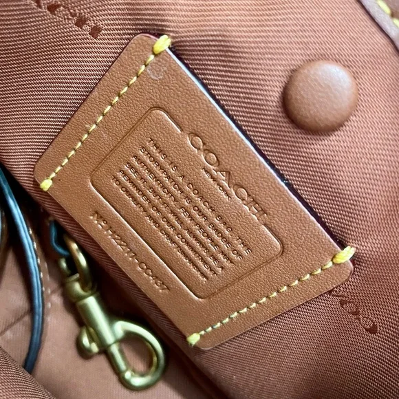 COACH Cary Crossbody Bag, Camel Brown Leather SOLD OUT ONLINE - Picture 4 of 6